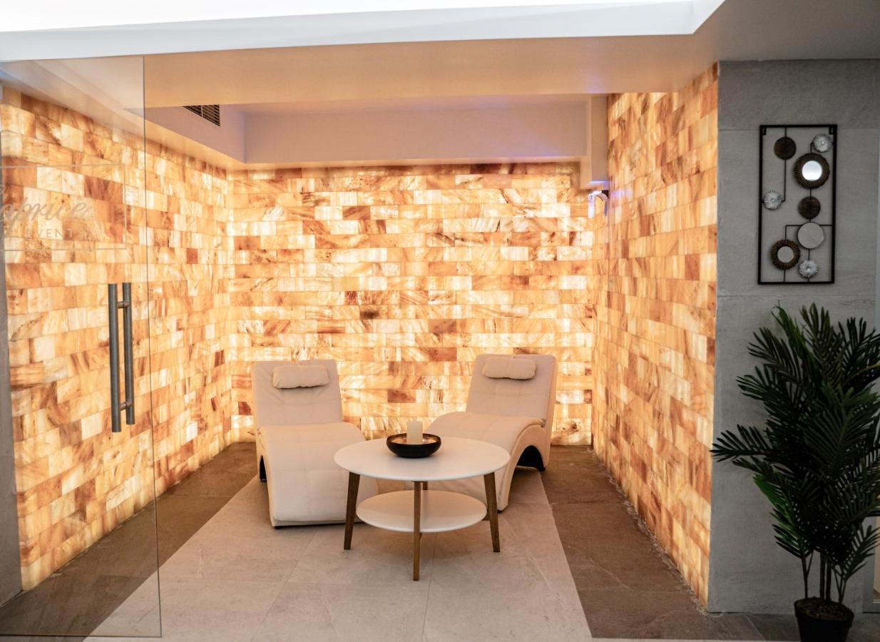Hotel Caprice Bacău エクステリア 写真