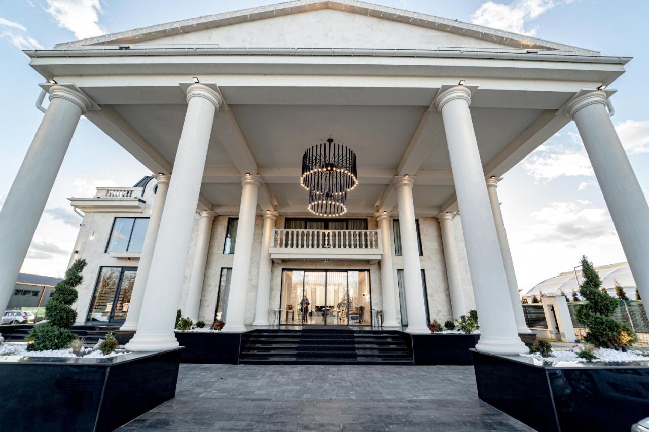 Hotel Caprice Bacău エクステリア 写真