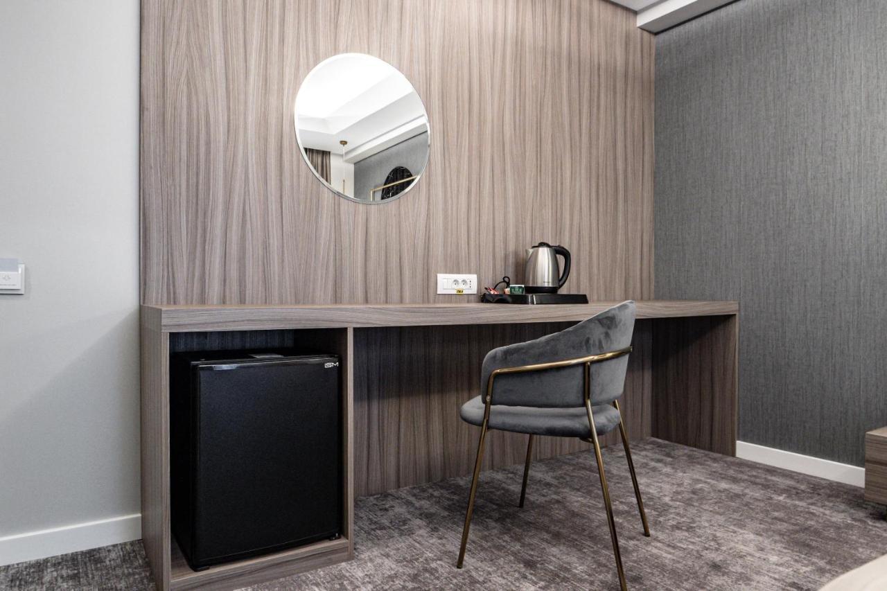 Hotel Caprice Bacău エクステリア 写真