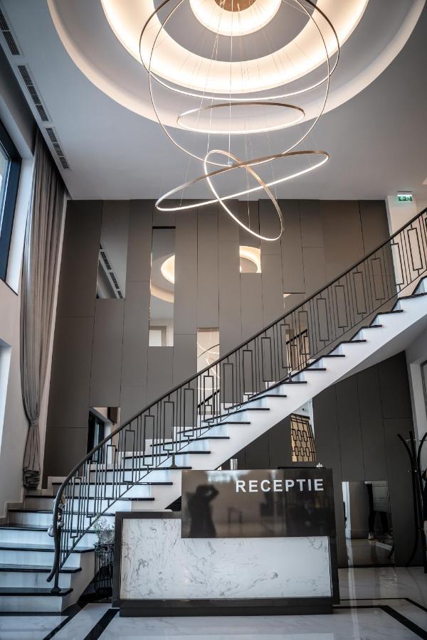 Hotel Caprice Bacău エクステリア 写真